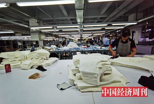 服裝訂單因疫情從印度轉(zhuǎn)到國(guó)內(nèi) 我們?nèi)ソ鬟@個(gè)服裝大縣看了看